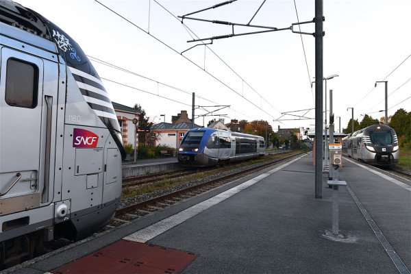 Trains à quai, Bretagne.